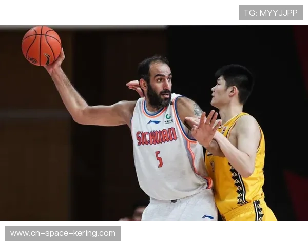 江苏队庞峥麟16投11中空砍32分，球队遭遇三连败。